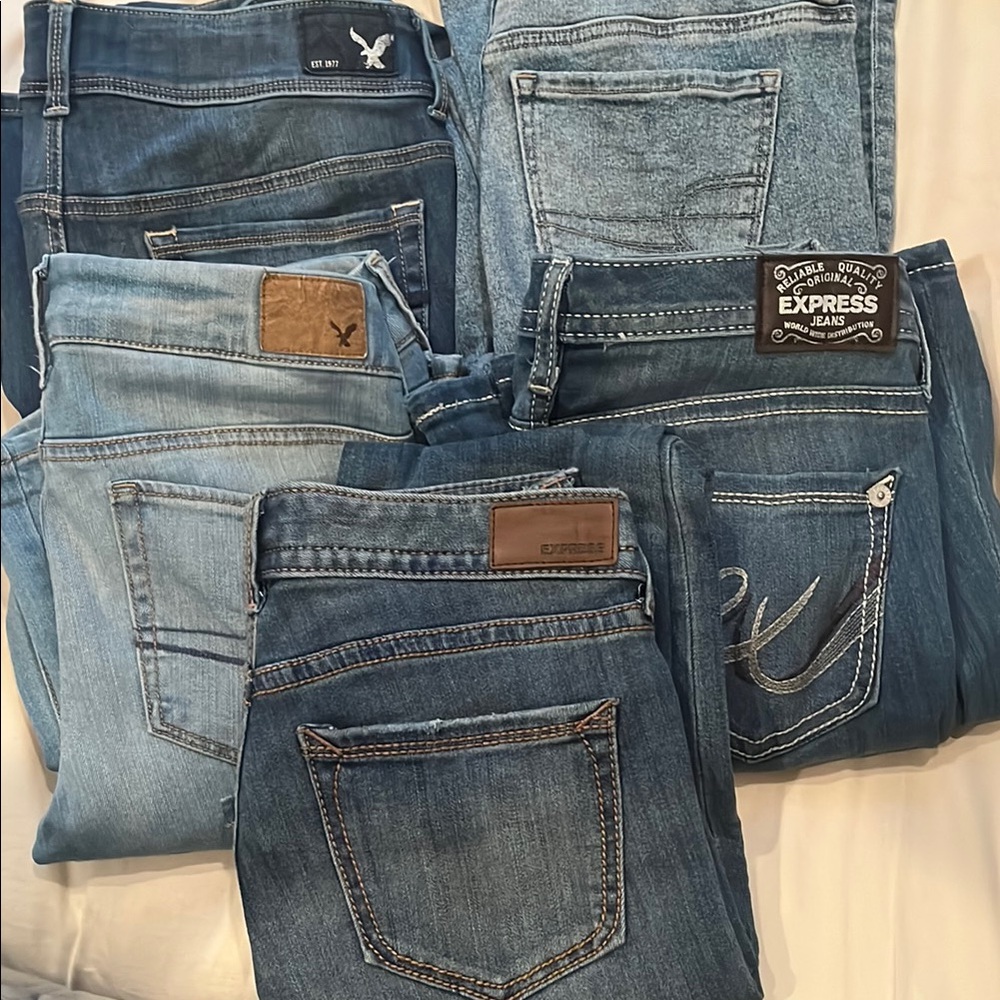 Express Women's Boot Cut Jeans - Blue
5 pairs of jeans size 4, one pair is a 2